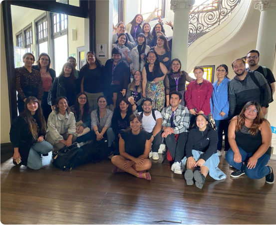 Un equipo de personas después de una capacitación